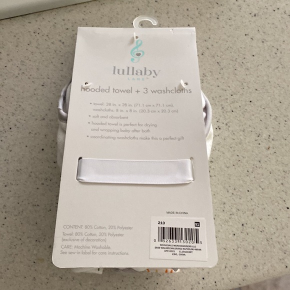 NWT hooded elephant towel 4 piece gift set. - Picture 2 of 4